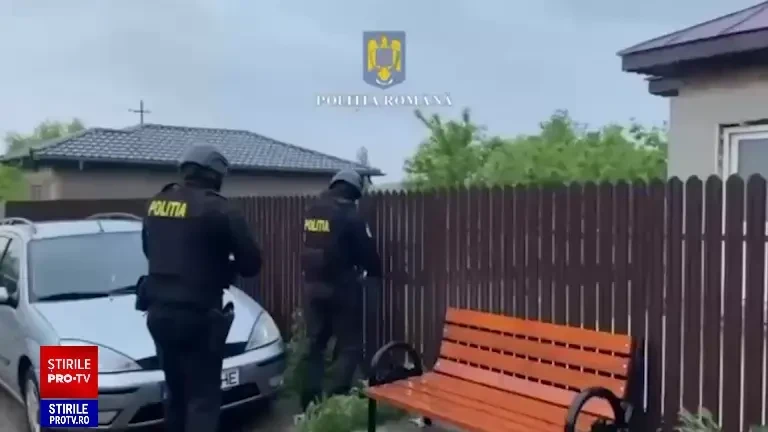 Un bărbat din Capitală a fost reținut de polițiști. Este suspectat că și-a violat fata vitregă. VIDEO