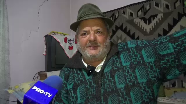 Un bătrân din Neamţ a fost jefuit de 28.000 de lei după ce și-a chemat vecinii să-l ajute în curte. Cum și-a recuperat banii