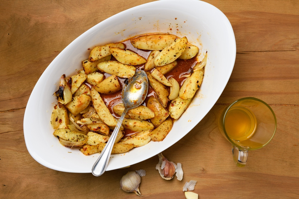 Ce nu ar trebui să pui niciodată &icirc;n cuptorul cu microunde