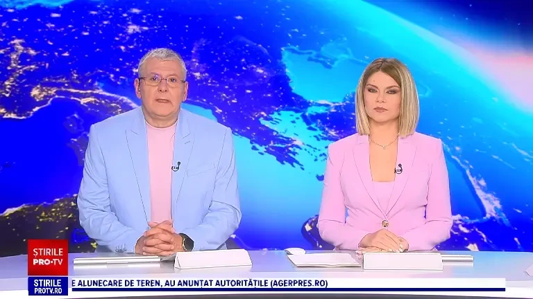 Momentul în care un șofer virează brusc și taie calea unui tramvai, în Iași. Polițiștii i-au dat doar un avertisment