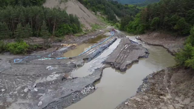 Dezastrul de la Praid, văzut din dronă. Lucrările pentru devierea pârâului Corund au fost făcute prea târziu