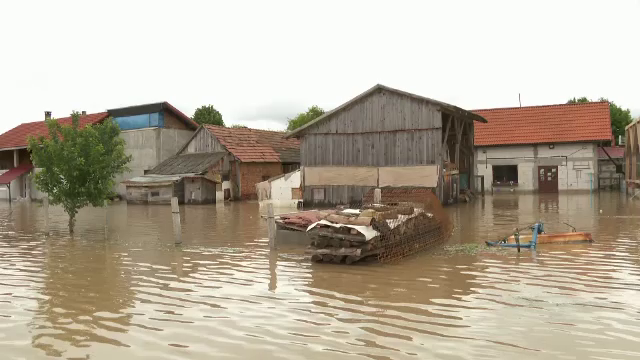 Inundații devastatoare în Covasna. Sate sub ape, localnici izolați: „Ce-o vrea Dumnezeu, drăguțul, să ne poarte de grijă”