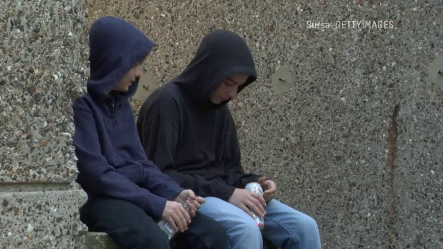 Timpul redus petrecut cu familia și lipsa sportului favorizează consumul de substanțe la tineri. Sfaturile experților