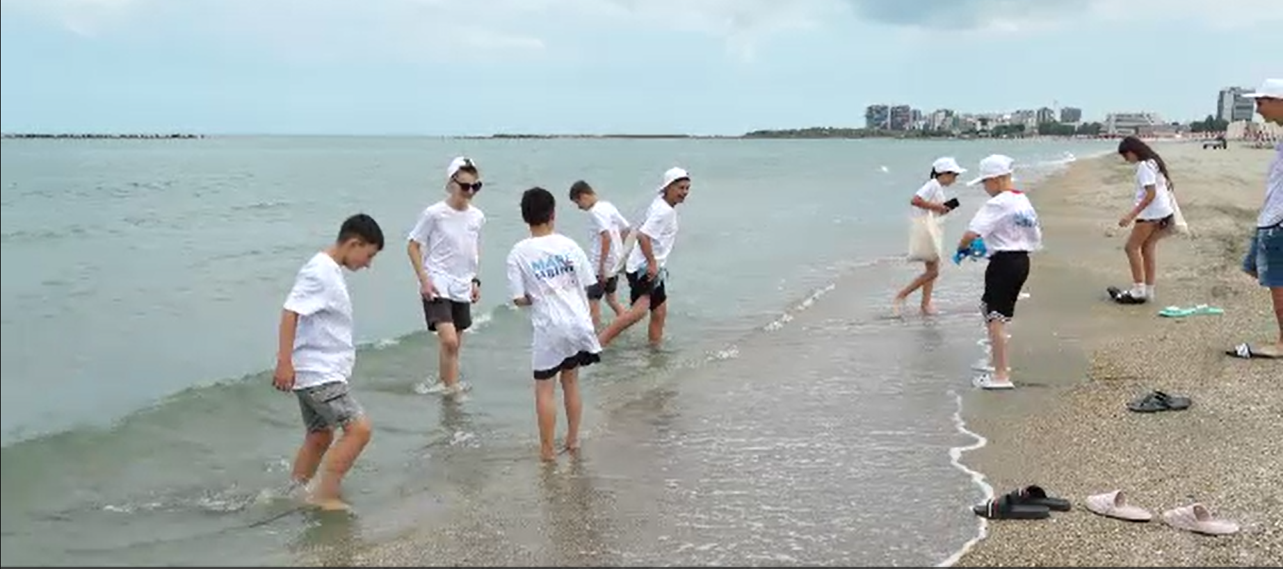Ce reacțiii au avut zeci de copii din Buzău care au ajuns pentru prima dată la mare