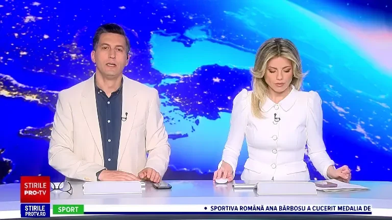 Mii de tineri s-au distrat la o mega petrecere organizată la Hala Laminor din Capitală. Cine a fost invitatul special