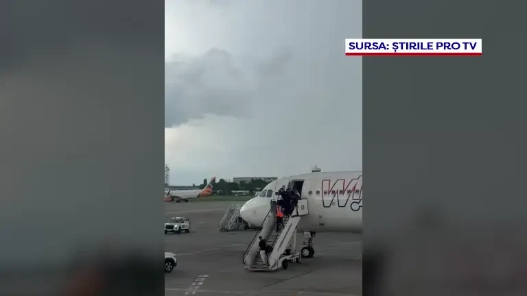 Mai mulți pasageri s-au luat la bătaie chiar înainte ca un avion să decoleze de pe Aeroportul din Otopeni. VIDEO