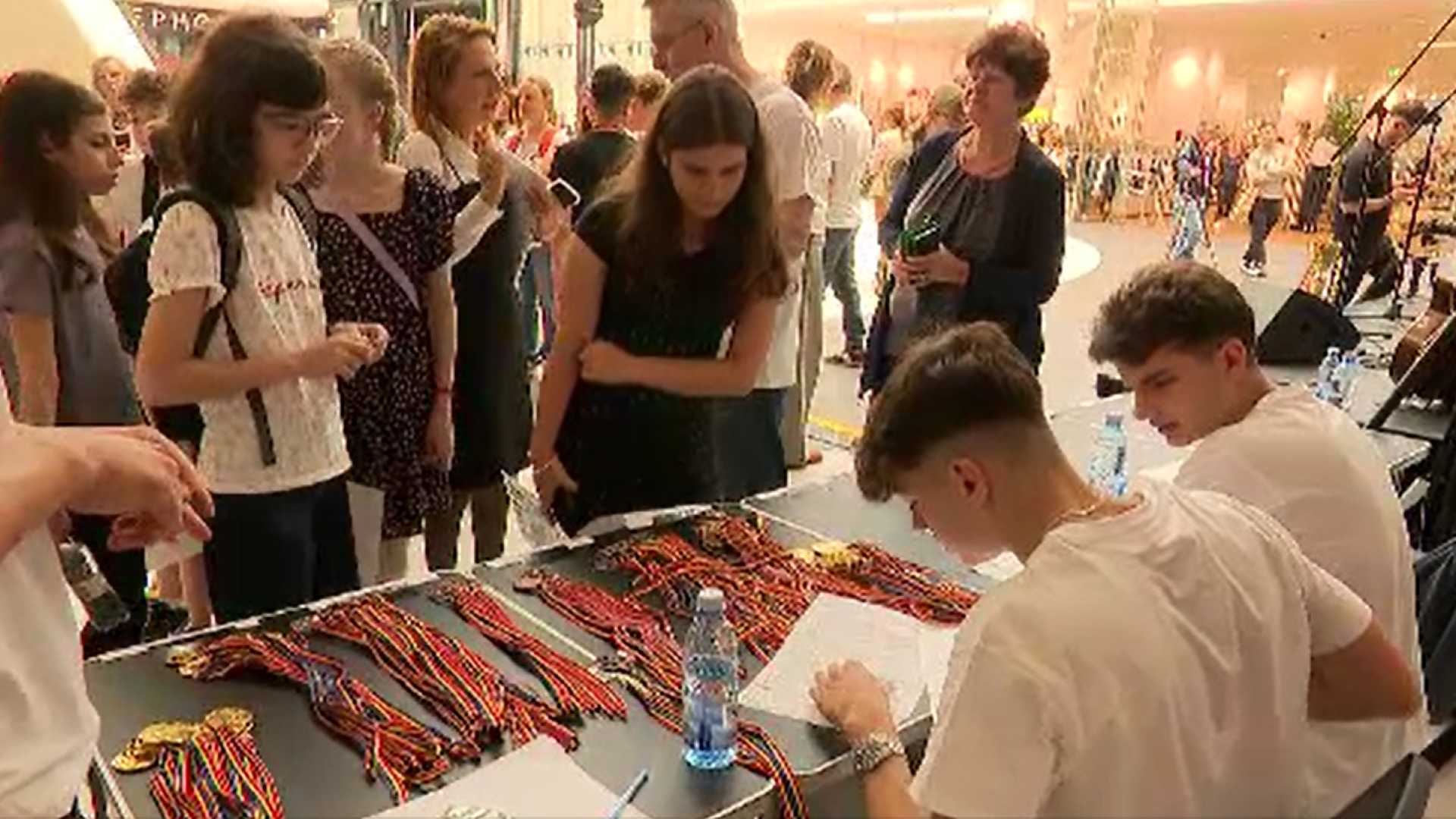 Mii de elevi de gimnaziu din România și străinătate au participat la concursul „CampioMATE”. Cei mai buni au primit premii