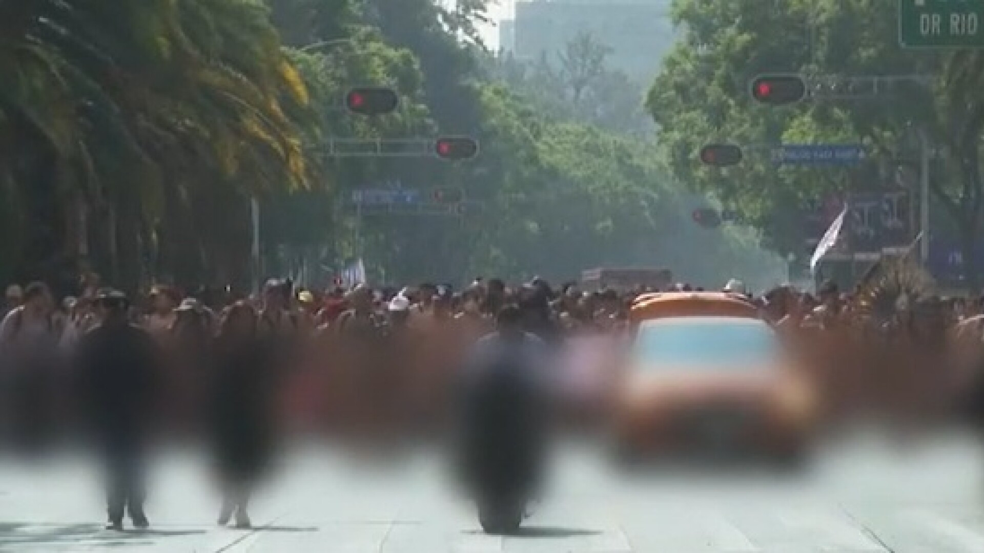 Sute de nudiști au defilat pe străzile din Mexico City, într-un marș dedicat celebrării corpului uman