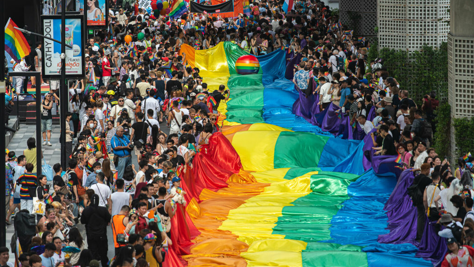 Violențele împotriva comunității LGBTQ+ ating noi maxime în Europa, pe fondul retoricii extremei drepte. „Folosiți ca o armă”