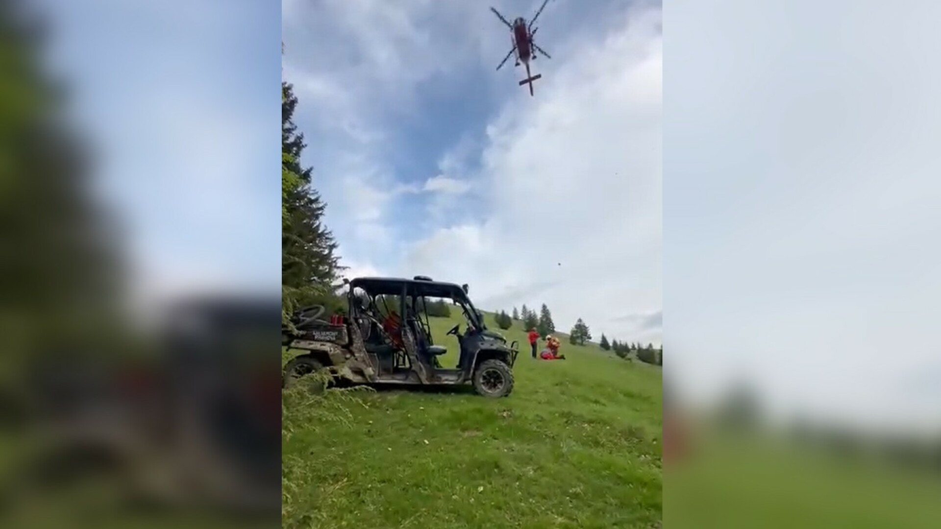 Un turist a suferit fractură de bazin pe un traseu de mountain-bike din Azuga. A fost evacuat cu elicopterul