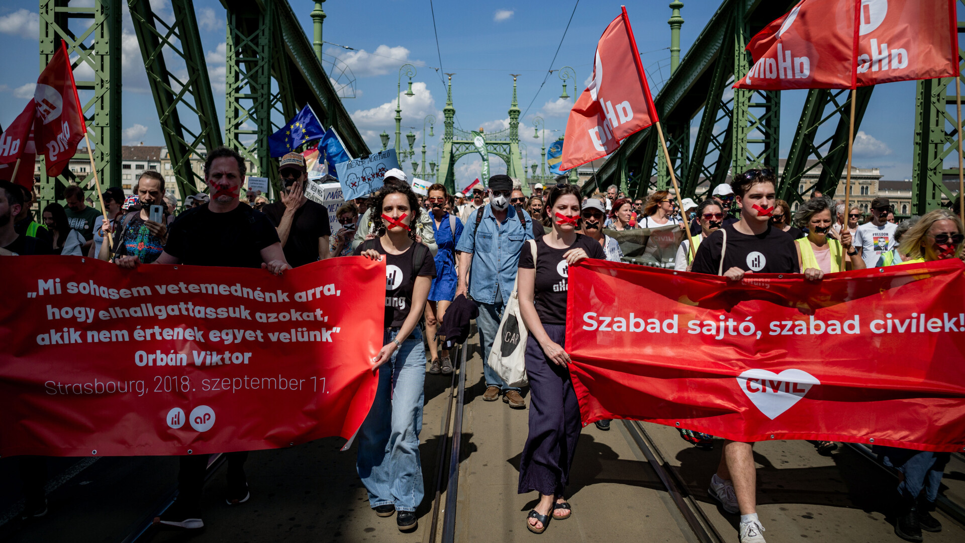 Protest în tăcere la Budapesta împotriva proiectului de lege care vizează presa și ONG-urile