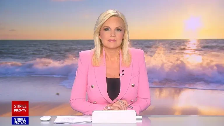 Curajoșii au făcut prima baie în mare din acest sezon, de 1 iunie. „E rece pentru adulți, dar ăștia micii cică e super bună”