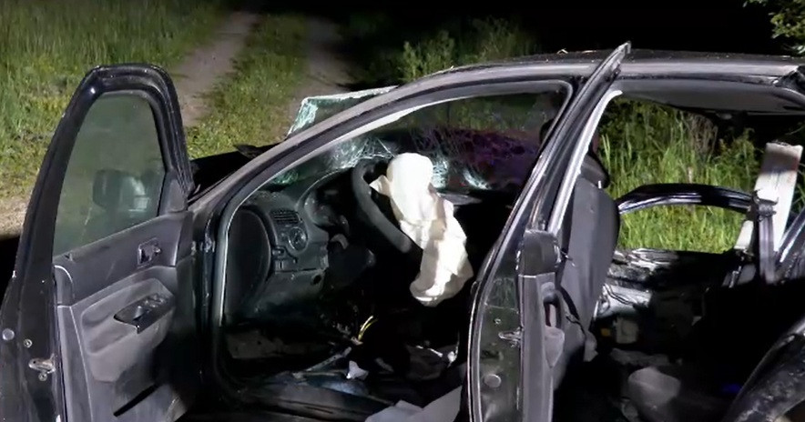 Tragedie în Bistrița-Năsăud. O mașină în care se aflau trei tineri s-a izbit de un cap de pod, iar unul dintre ei a murit