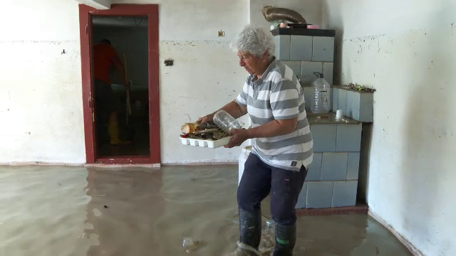 Locuitorii din Covasna nu aveau asigurate casele distruse de inundații: ”Ne-am gândit că n-o să mai vină apa”