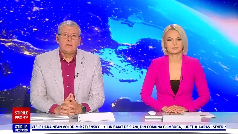 Sute de elevi de la un renumit liceu din Capitală fac paradă în stil hawaiian