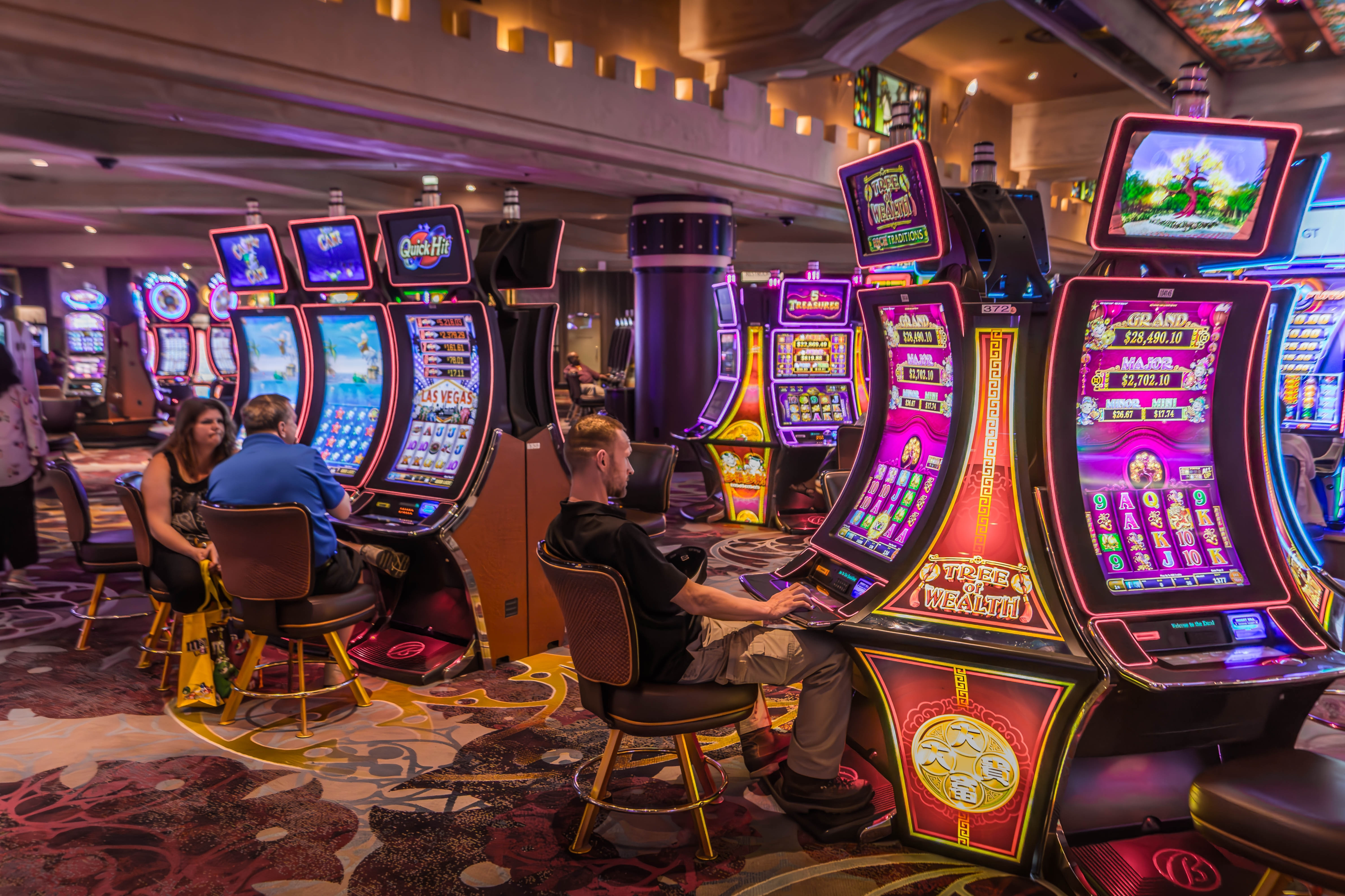 Senatul discută introducerea butonului de autoexcludere la jocurile de noroc. Cum ar putea funcționa sistemul