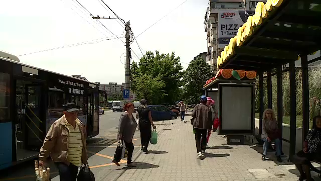 Recuzita de la Târgul de Paște din Craiova, refolosită în stațiile de autobuz. Ce au văzut craiovenii într-o dimineață
