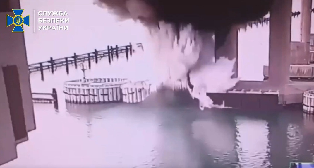 Ucraina a atacat pentru a treia oară Podul Crimeii. De data aceasta, ofensiva Kievului a fost lansată sub apă | VIDEO