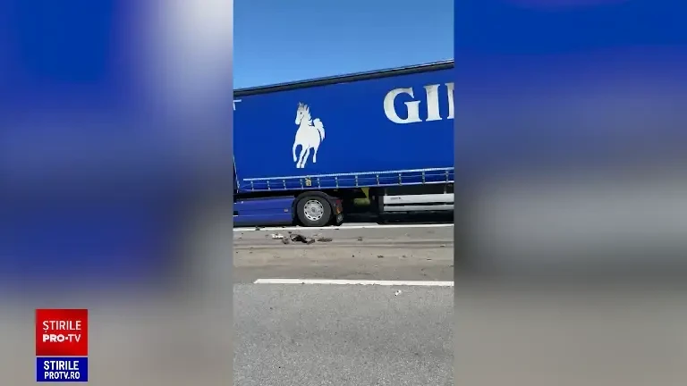 Accident grav pe A1. O mașină a fost strivită între două TIR-uri. A fost activat Planul Roșu