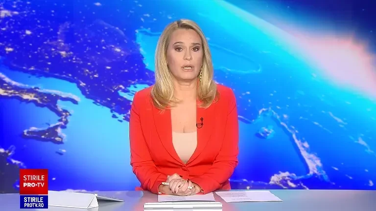 ANIMAȚIE. Cum a ajuns o mașină să fie strivită de două camioane, pe A1. Șoferul TIR-ului din spate nu era atent la drum