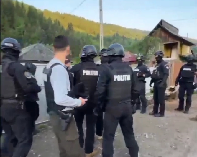 Percheziții la firme suspectate de reciclare fictivă. Prejudiciul este de 8 milioane de lei din ambalaje