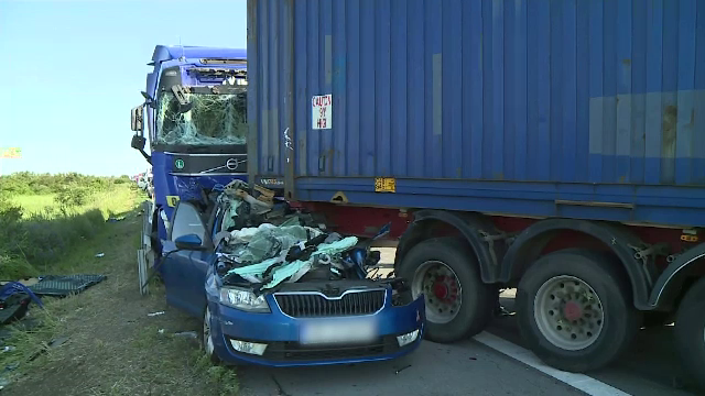 Reacția șoferului de TIR care a strivit o mașină pe A1 când a fost întrebat de polițiști despre accident