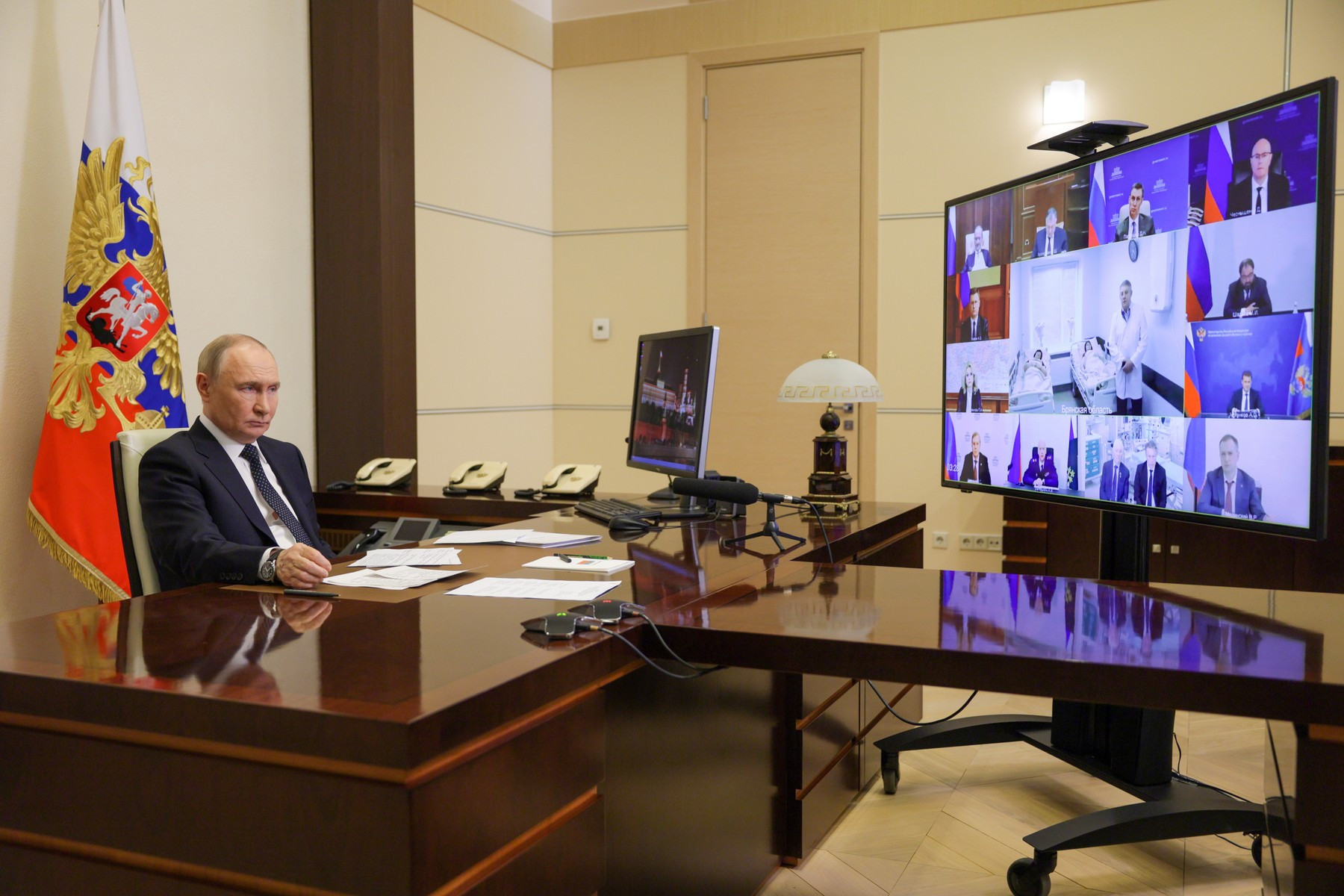 Vladimir Putin, extrem de furios, în direct la televiziunea rusă de stat. Refuză orice fel de discuții pentru pace