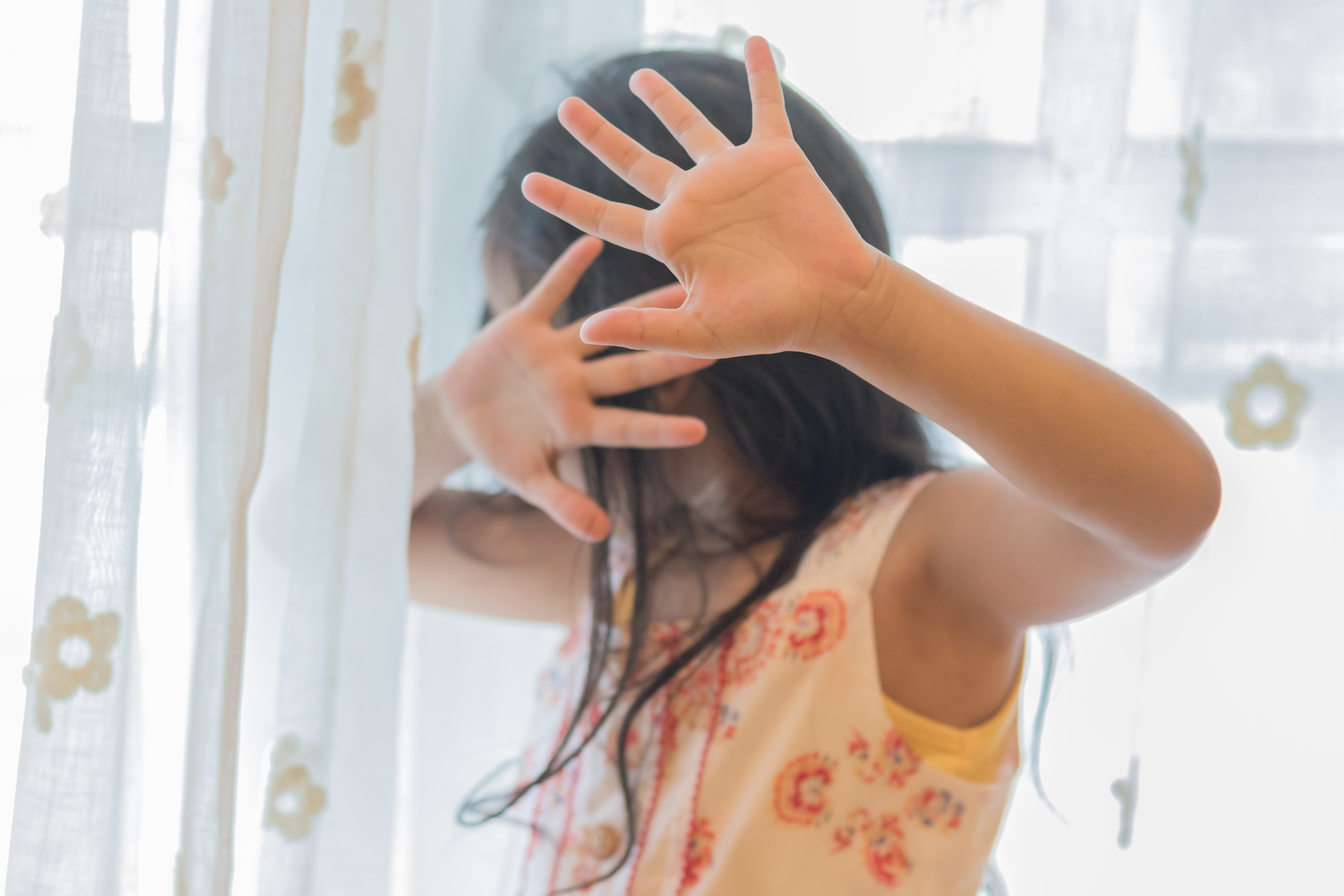 Salvaţi Copiii: 1.865 de cazuri de abuz sexual asupra copiilor în 2024. Se cere extinderea modelului Barnahus