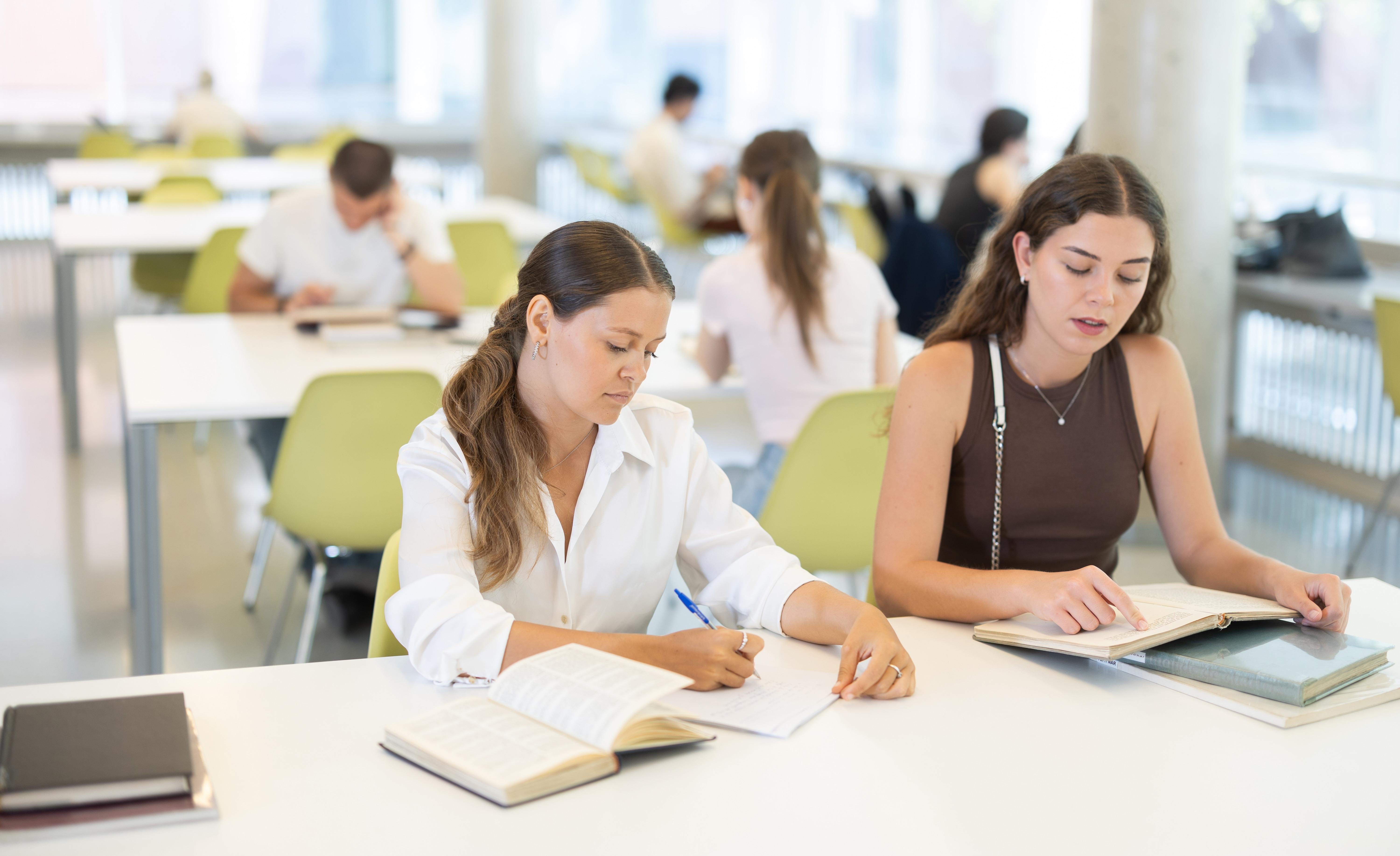 Ce pică la BAC 2025 la Chimie. Subiecte, programa și modele pentru Bacalaureat - chimie organică și chimie anorganică