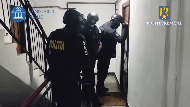 Cinci „polițiști” au intrat în forță într-un apartament și au obligat locatarii să le dea criptomonede de 600.000 de dolari