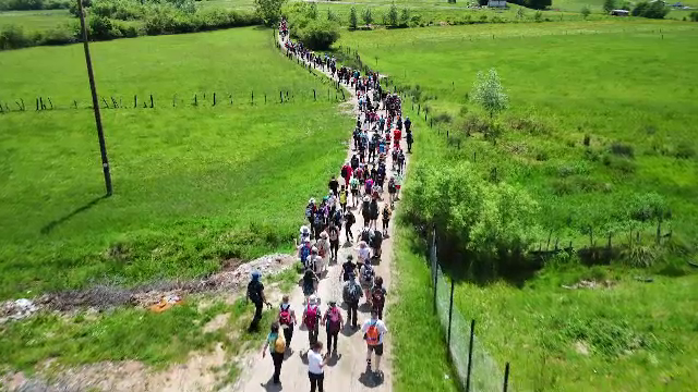 Un nou traseu de drumeție a fost inagurat pe celebra Via Transilvanica. Zărneștiul s-a umplut de lume ca la defilare