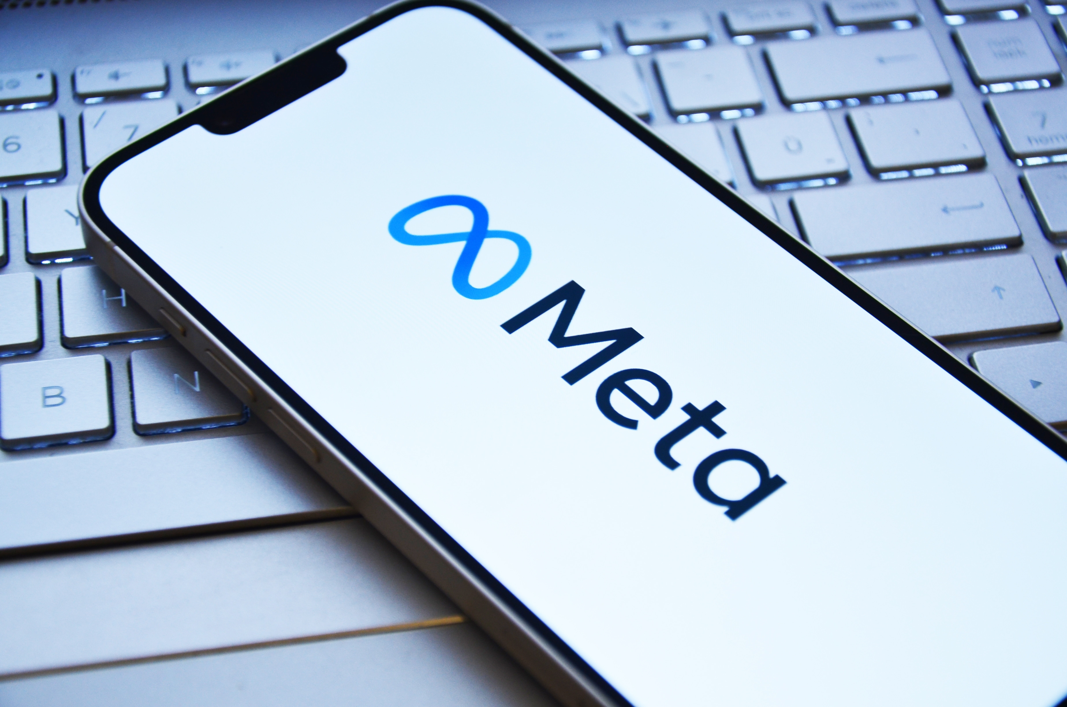 Meta îngheaţă angajările pentru noua divizie de inteligenţă artificială, după o campanie agresivă de recrutare