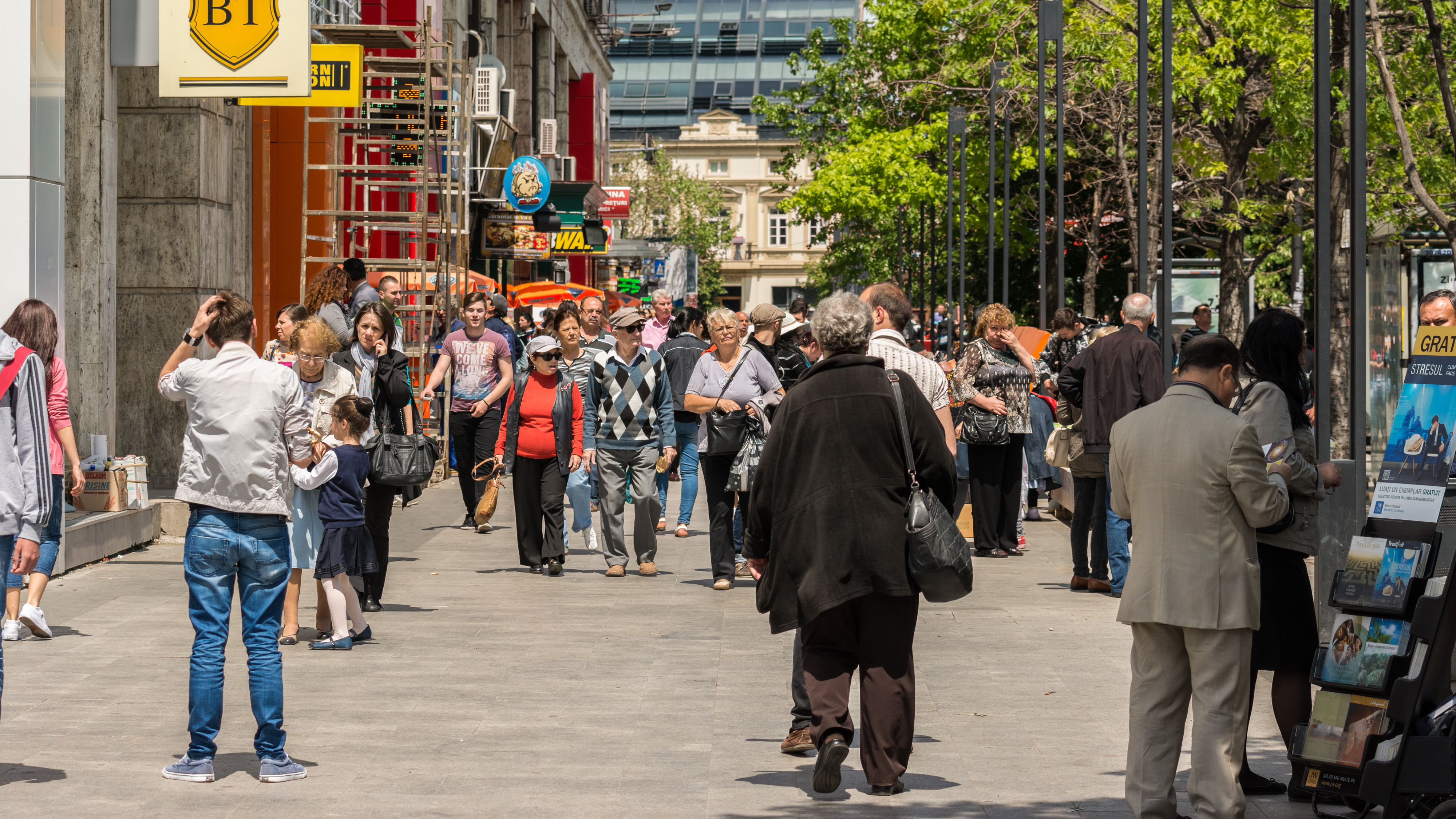 Domeniile care au tras în jos economia la începutul anului. Românii au fost mai cumpătați în anumite privințe