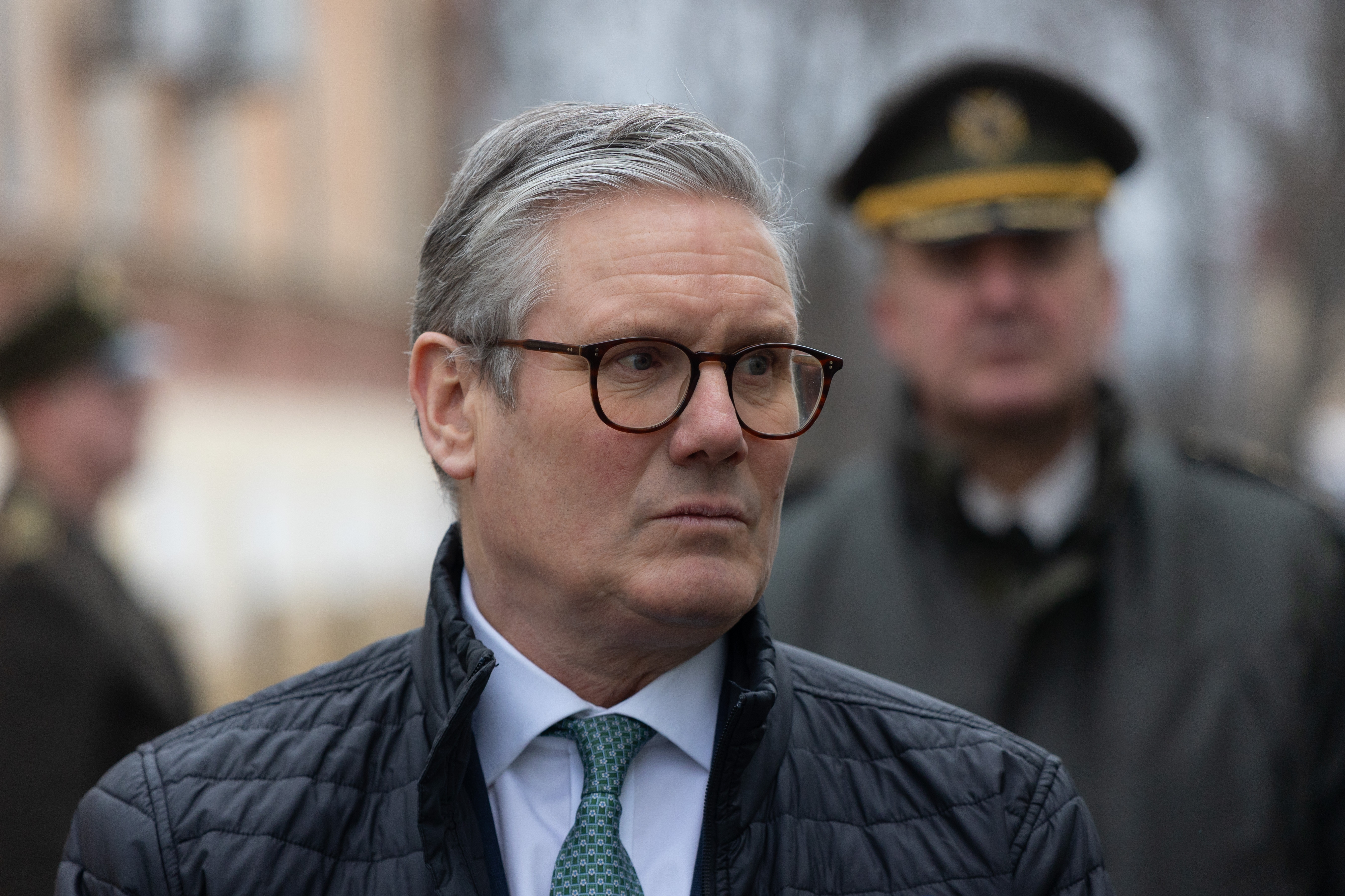 Procesul celor trei incendiatori, care l-au vizat pe Keir Starmer, va începe în aprilie 2026. Printre ei, un român