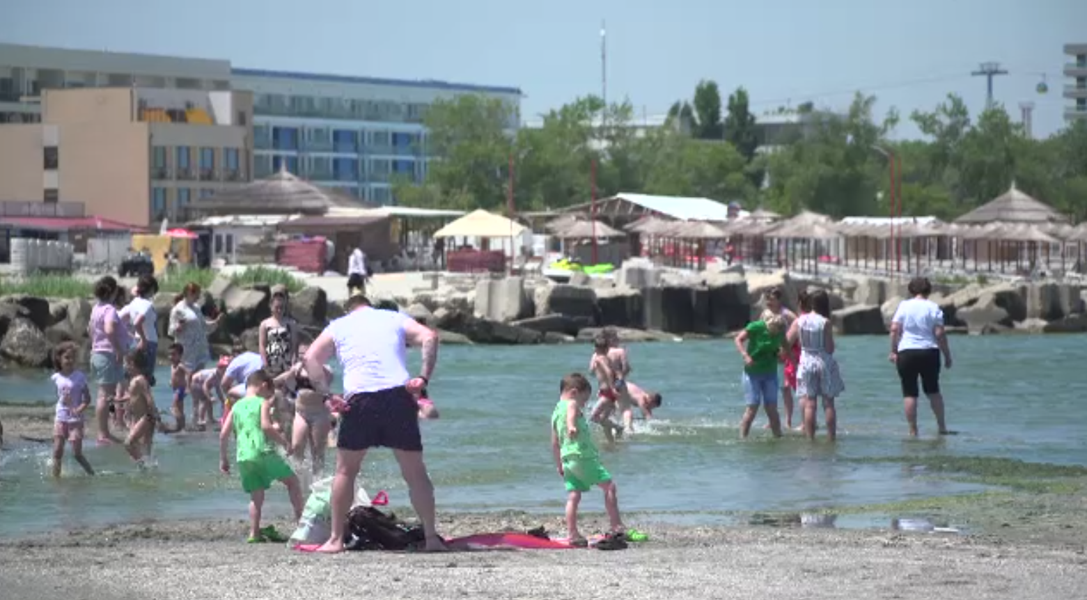 Zeci de mii de turiști au ajuns pe litoral pentru vacanța de Rusalii. Hotelierii vorbesc de un grad de ocupare de 70-80%