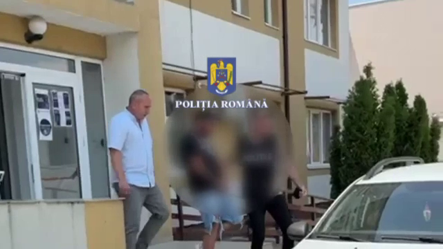 O femeie din Dâmbovița a fost tâlhărită în plină stradă de un necunoscut. Individul a fost arestat preventiv