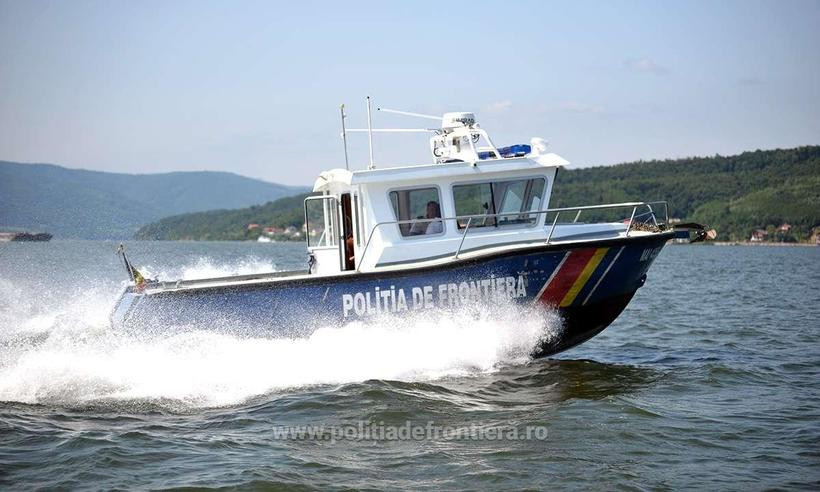 Ambarcaţiune eşuată pe braţul Chilia. Două persoane rănite, intervenţie aeromedicală SMURD pentru preluarea victimelor