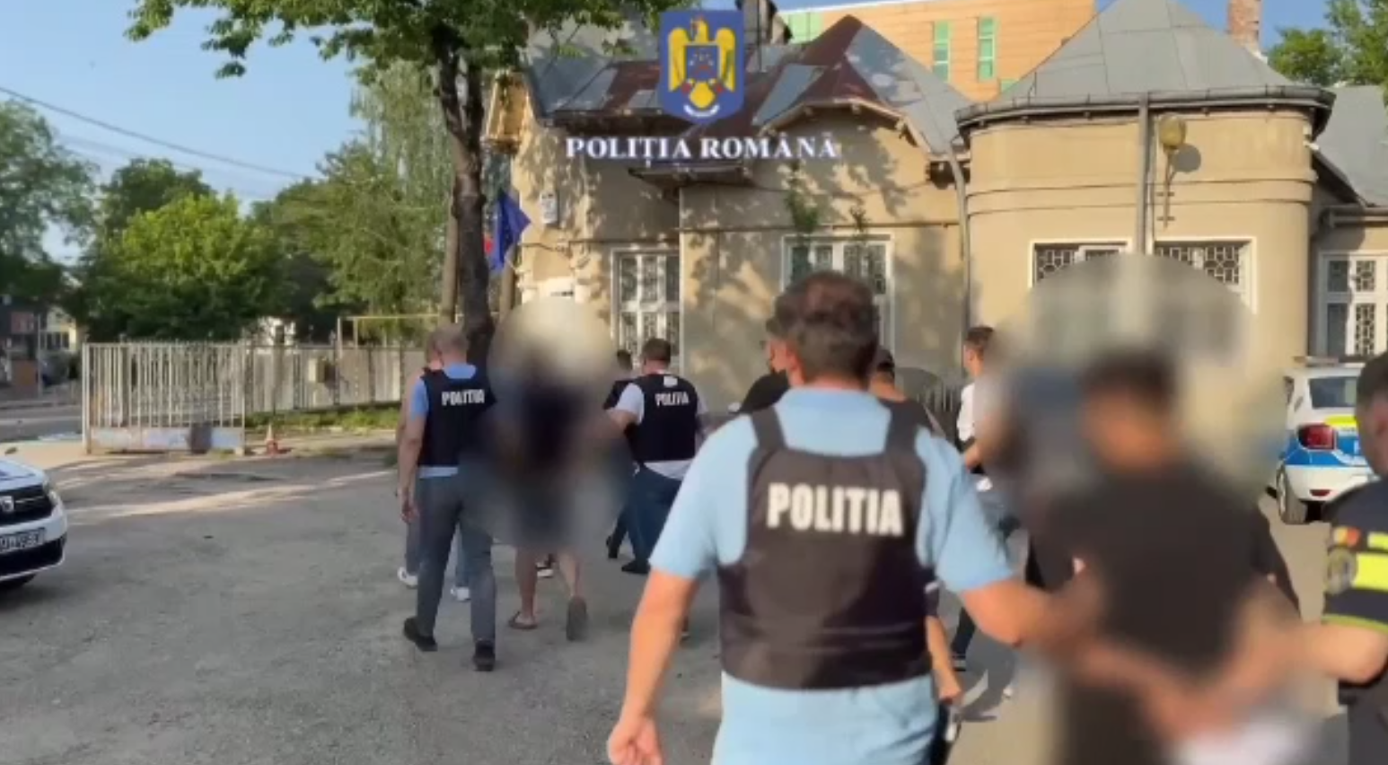 Indivizii care au luat cu forța o tânără de 24 de ani într-o mașină, au ajuns după gratii cel puțin pentru 30 de zile