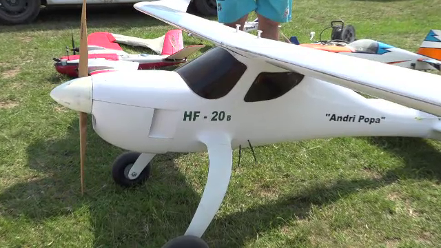 Sute de pasionați de aeromodelism și-au expus modelele la Sebeș. Prețul pornește de la 100 de lei. „A fost extraordinar”