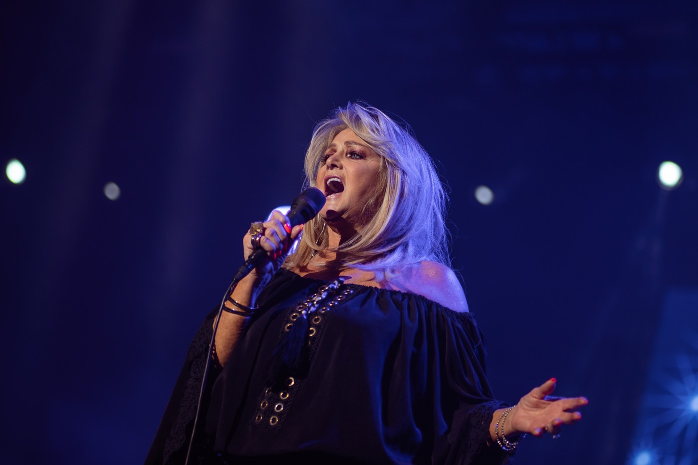 Bonnie Tyler, în convalescenţă după ce a fost operată ''de urgenţă'' în Portugalia