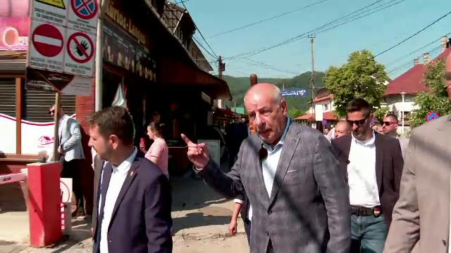 Președintele Ungariei a venit la Praid: ”Oamenii se tem”. Autoritățile fac eforturi disperate pentru a salva ce se mai poate