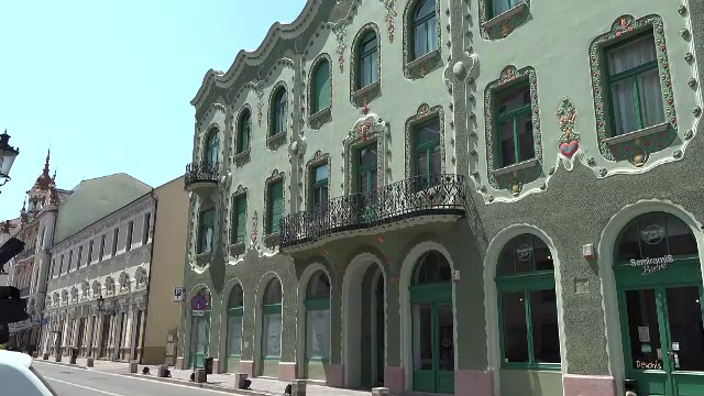 Balconul unei bijuterii arhitecturale din Oradea a devenit scenă pentru Filarmonică