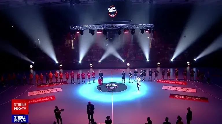 Reacția incredibilă a publicului când Nicușor Dan a intrat pe teren pentru Cristina Neagu