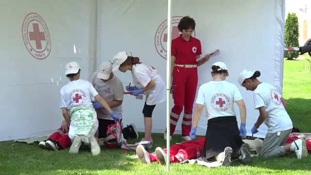 Sute de elevi din Alba au simulat acordarea primului ajutor la o competiție. Care au fost cele mai dificile probe