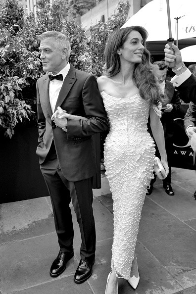 George și Amal Clooney, apariție plină de rafinament pe Lacul Como. Cuplul a atras toate privirile | GALERIE FOTO