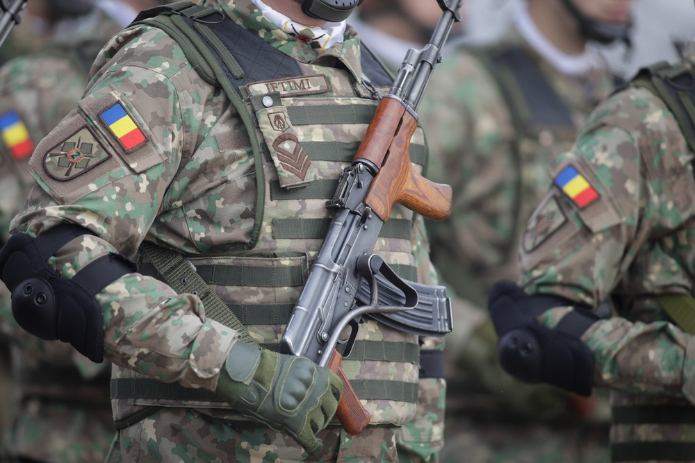 Ministrul Apărării respinge ideea trimiterii militarilor români în Ucraina: Asta este o minciună şi o speculaţie
