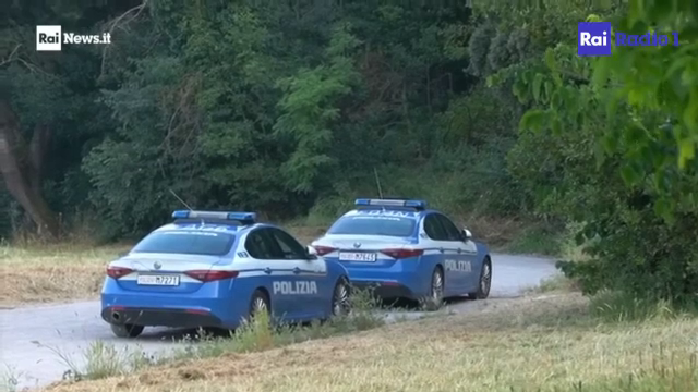 Românca și fetița ei găsite moarte în Roma locuiau în cort. Femeia a fost băgată dezbrăcată într-un sac