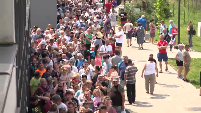 Locul din România „invadat” de turiști în ultimele zile. Oamenii au făcut cozi uriașe