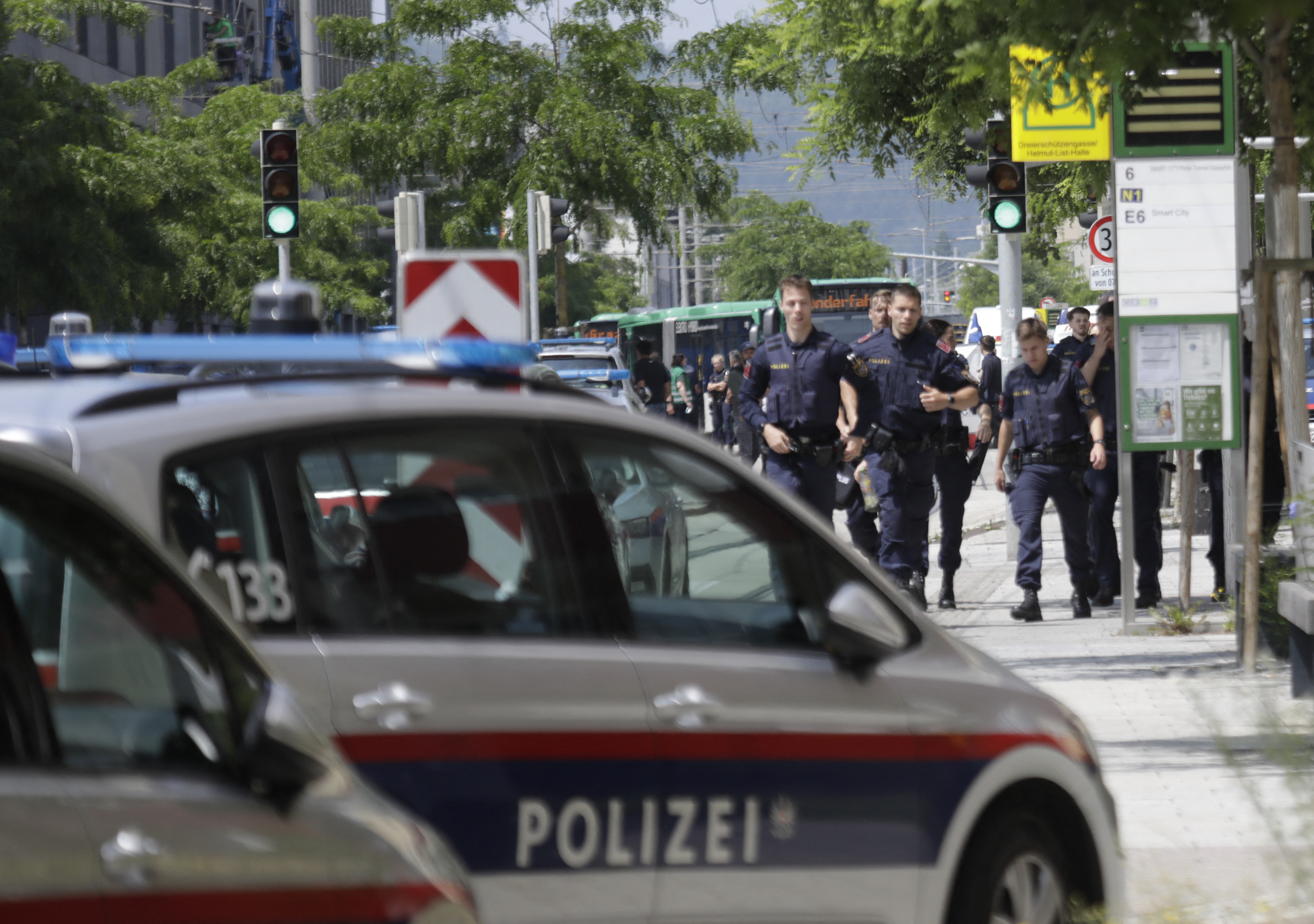 Cine este atacatorul care a omorât cel puţin 10 persoane și a rănit alte 30 la o școală din Austria