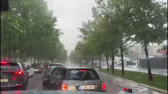 Ce spun meteorologii despre potopul din București. „E un fenomen sever”